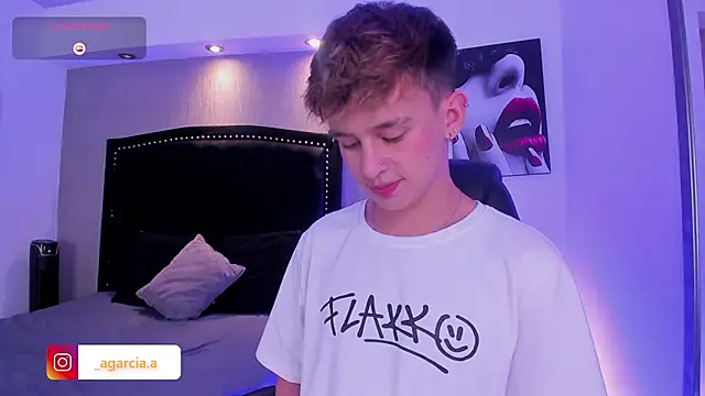 LiamWildx20 online show from 04/01/26, 04:47