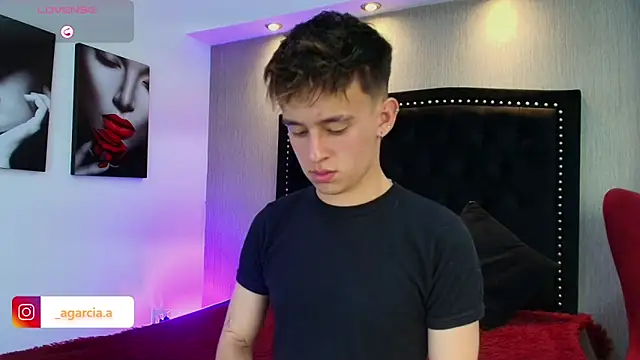 LiamWildx20 online show from 11/30/25, 03:40