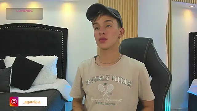 LiamWildx20 online show from 05/15/26, 10:30