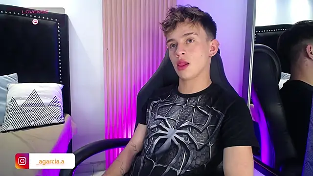 LiamWildx20 online show from 04/15/26, 04:40