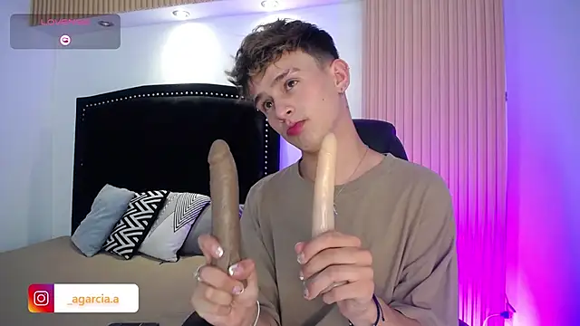 LiamWildx20 online show from 04/14/26, 04:39