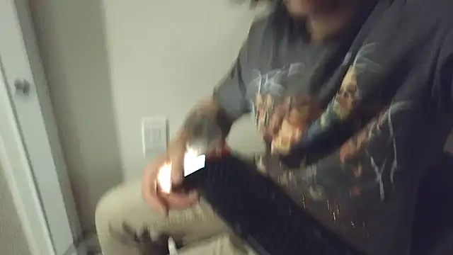 Snapshot of shurthingx chatting on 04/13/26, 05:33 shurthingx online show from 04/13/26, 05:33