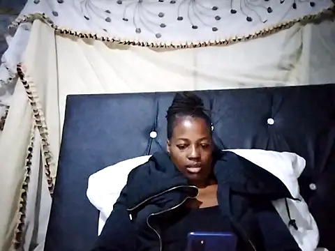 sexylira online show from 04/13/26, 10:41