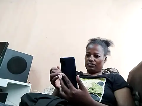 Snapshot of sexylira chatting on 06/19/26, 01:50 sexylira online show from 06/19/26, 01:50