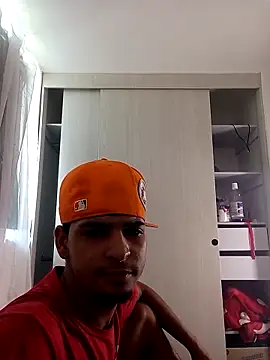 Snapshot of 317894 chatting on 12/17/25, 04:23 317894 online show from 12/17/25, 04:23