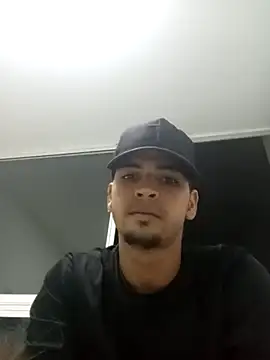 Snapshot of 317894 chatting on 12/19/25, 12:14 317894 online show from 12/19/25, 12:14