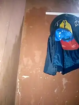 Snapshot of 317894 chatting on 10/24/25, 03:27 317894 online show from 10/24/25, 03:27