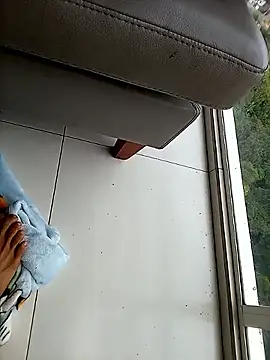 Snapshot of 317894 chatting on 12/21/25, 03:47 317894 online show from 12/21/25, 03:47