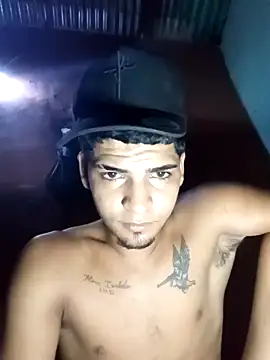 Snapshot of 317894 chatting on 10/31/25, 09:00 317894 online show from 10/31/25, 09:00