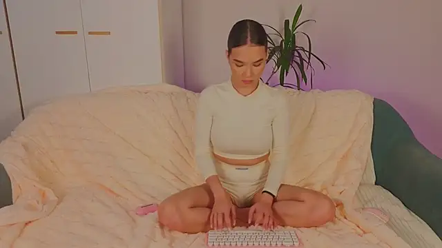 EmiliaDroll online show from 11/03/25, 07:02