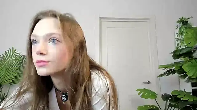 Snapshot of Sweet_Piece chatting on 10/23/25, 01:04 Sweet Piece online show from 10/23/25, 01:04