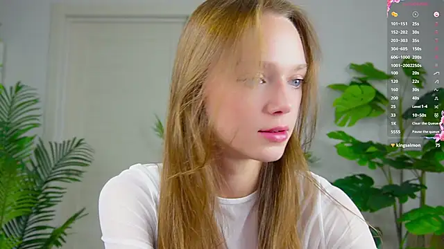 Snapshot of Sweet_Piece chatting on 09/20/25, 04:23 Sweet Piece online show from 09/20/25, 04:23