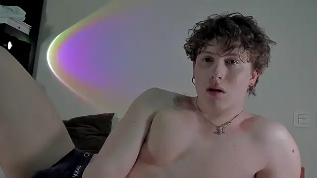 Snapshot of RobFavorite1 chatting on 03/15/25, 10:44 RobFavorite1 online show from 03/15/25, 10:44