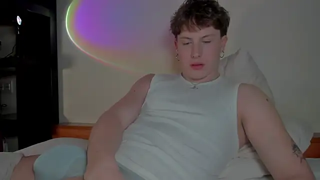 Snapshot of RobFavorite1 chatting on 03/19/25, 10:09 RobFavorite1 online show from 03/19/25, 10:09