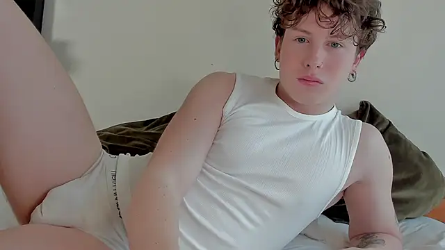 Snapshot of RobFavorite1 chatting on 03/16/25, 01:49 RobFavorite1 online show from 03/16/25, 01:49