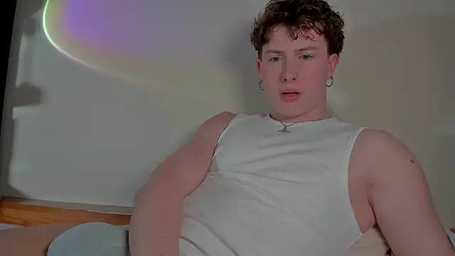 Snapshot of RobFavorite1 chatting on 03/21/25, 06:18 RobFavorite1 online show from 03/21/25, 06:18