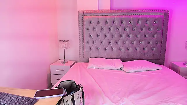 Snapshot of Lia_adamsss chatting on 12/17/25, 12:48 Lia adamsss online show from 12/17/25, 12:48