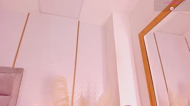 Snapshot of laurencarter1 chatting on 10/06/25, 04:02 laurencarter1 online show from 10/06/25, 04:02