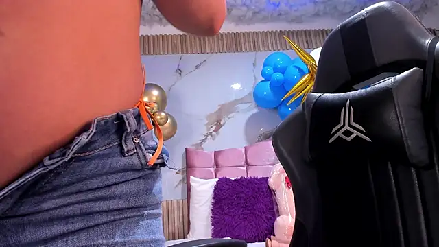 Snapshot of Nicolee19 chatting on 10/02/25, 11:13 Nicolee19 online show from 10/02/25, 11:13