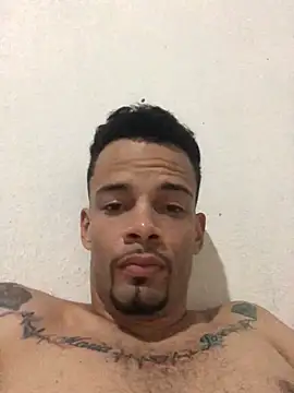 Snapshot of HenriquePhn chatting on 05/30/26, 12:06 HenriquePhn online show from 05/30/26, 12:06