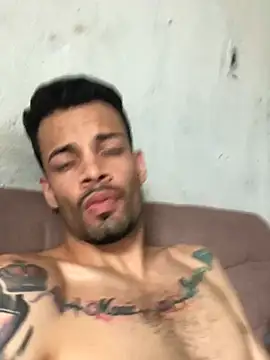 Snapshot of HenriquePhn chatting on 06/30/26, 04:40 HenriquePhn online show from 06/30/26, 04:40