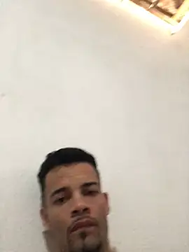 Snapshot of HenriquePhn chatting on 05/30/26, 07:08 HenriquePhn online show from 05/30/26, 07:08