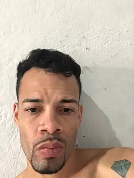 Snapshot of HenriquePhn chatting on 06/26/26, 11:38 HenriquePhn online show from 06/26/26, 11:38