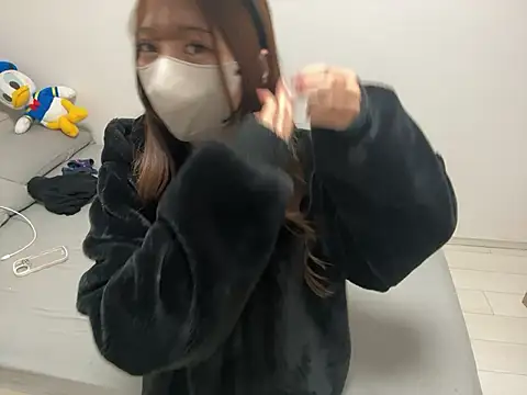 yunayuna 1231 online show from 10/31/25, 11:18