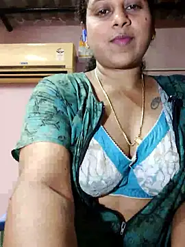 Snapshot of JENNIFERtamil chatting on 05/25/26, 08:02 JENNIFERtamil online show from 05/25/26, 08:02