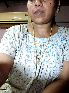Snapshot of JENNIFERtamil chatting on 05/21/26, 01:19 JENNIFERtamil online show from 05/21/26, 01:19