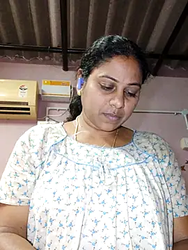 Snapshot of JENNIFERtamil chatting on 04/25/26, 07:55 JENNIFERtamil online show from 04/25/26, 07:55