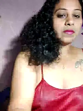 Snapshot of JENNIFERtamil chatting on 05/14/26, 05:32 JENNIFERtamil online show from 05/14/26, 05:32
