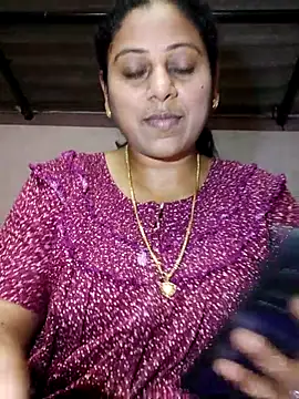 Snapshot of JENNIFERtamil chatting on 04/24/26, 07:32 JENNIFERtamil online show from 04/24/26, 07:32