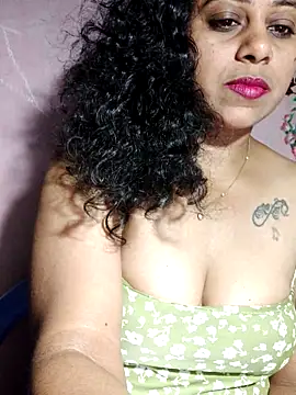 Snapshot of JENNIFERtamil chatting on 05/15/26, 08:29 JENNIFERtamil online show from 05/15/26, 08:29