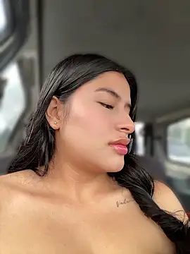 andrea gomes  online show from 04/11/26, 03:49