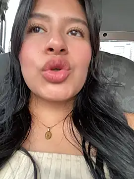 andrea gomes  online show from 11/29/25, 06:41