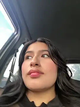 andrea gomes  online show from 04/19/26, 09:28