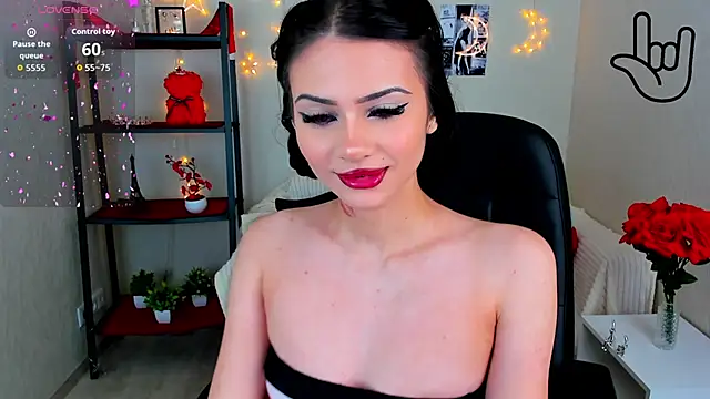 Snapshot of Kitti__ chatting on 06/10/26, 01:29 Kitti online show from 06/10/26, 01:29