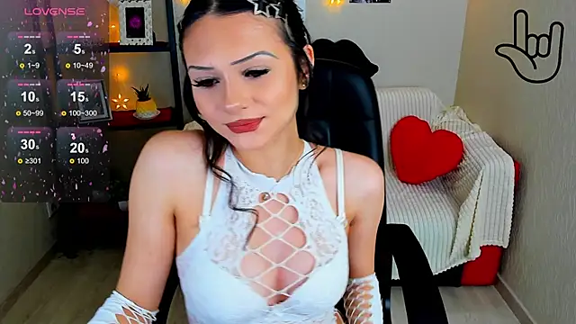 Kitti   online show from 11/11/25, 01:44