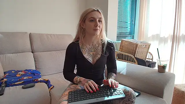 tattoobbgirl online show from 05/01/26, 03:50