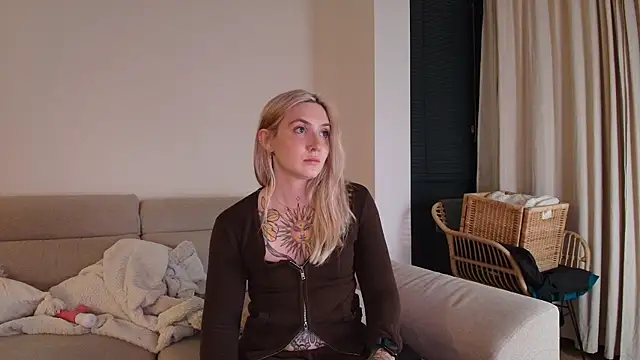 tattoobbgirl online show from 04/15/26, 07:58