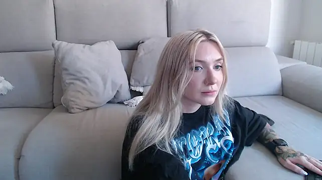 Snapshot of tattoobbgirl chatting on 09/17/25, 11:56 tattoobbgirl online show from 09/17/25, 11:56