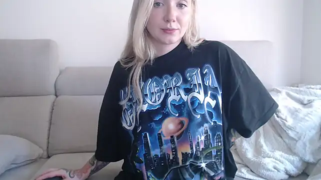 Snapshot of tattoobbgirl chatting on 10/10/25, 03:13 tattoobbgirl online show from 10/10/25, 03:13