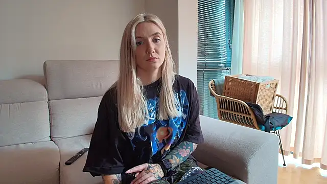 tattoobbgirl online show from 04/11/26, 01:15