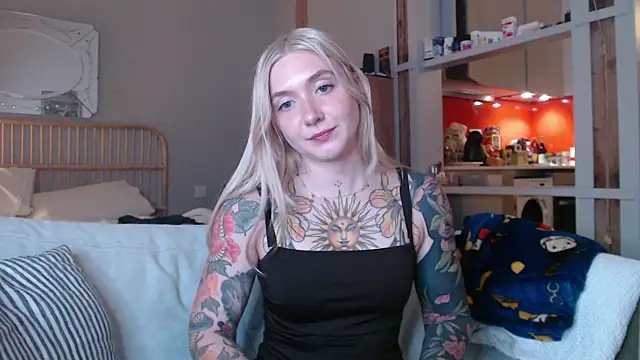 Snapshot of tattoobbgirl chatting on 03/20/25, 06:09 tattoobbgirl online show from 03/20/25, 06:09