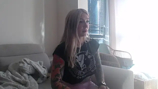 tattoobbgirl online show from 11/28/25, 03:01