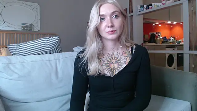 Snapshot of tattoobbgirl chatting on 03/18/25, 02:17 tattoobbgirl online show from 03/18/25, 02:17