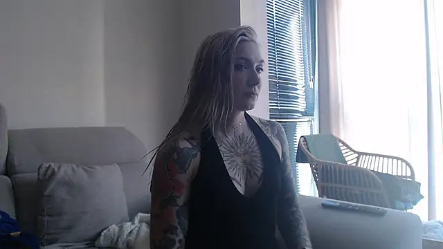 tattoobbgirl online show from 12/17/25, 01:49