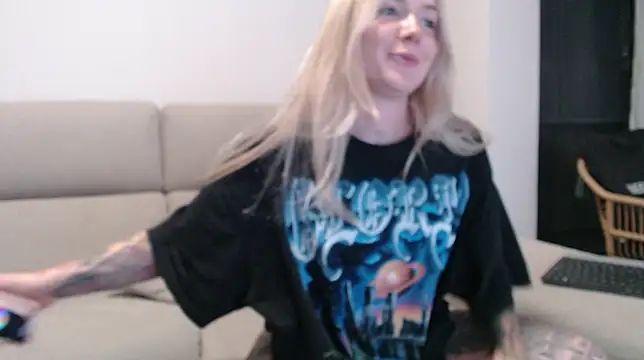 Snapshot of tattoobbgirl chatting on 09/11/25, 07:36 tattoobbgirl online show from 09/11/25, 07:36