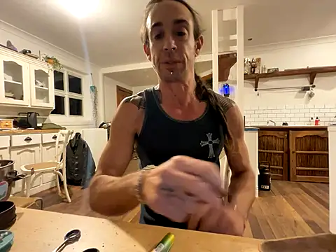 mastertittiefkr online show from 11/18/25, 10:07